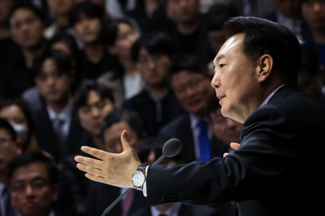 윤석열 대통령이 5일 경기 광명시 아이벡스 스튜디오에서 열린 민생토론회에서 발언하고 있다. 대통령실 제공